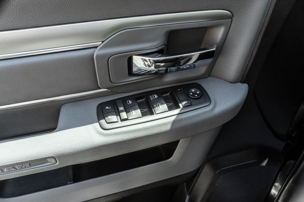 2016 RAM 1500 SLT
