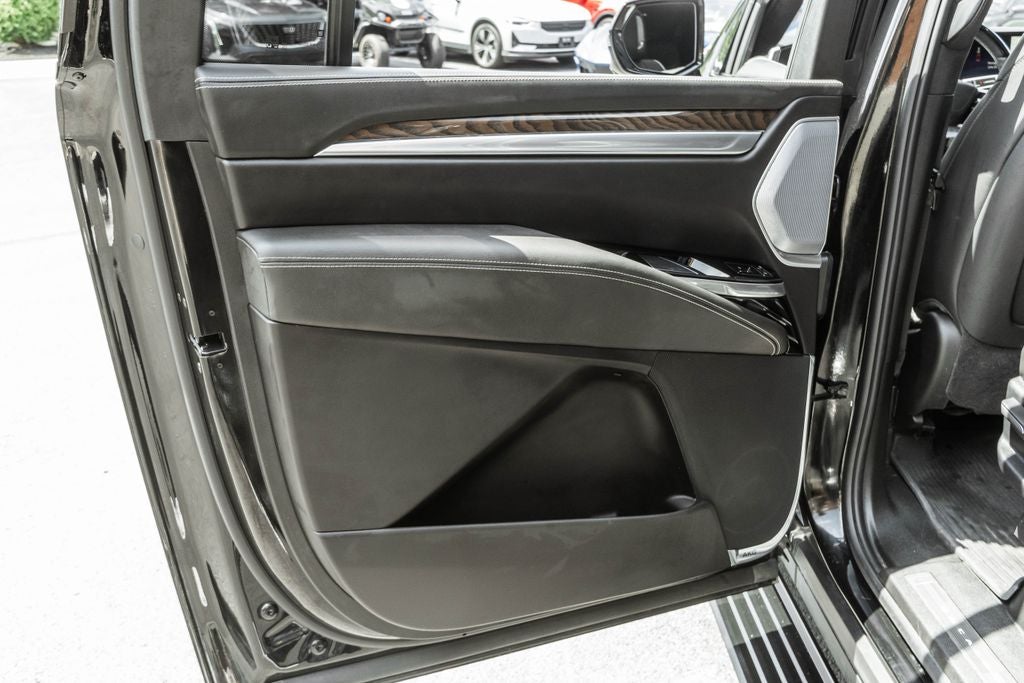 2025 Cadillac Escalade ESV Sport Platinum