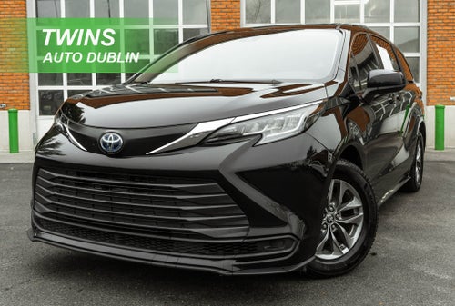 2022 Toyota Sienna LE 8 Passenger