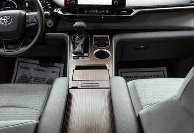 2022 Toyota Sienna LE 8 Passenger