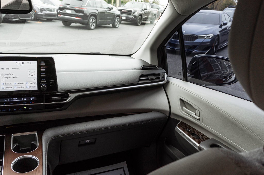 2022 Toyota Sienna LE 8 Passenger