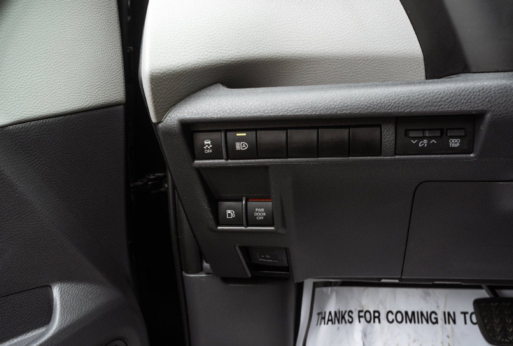 2022 Toyota Sienna LE 8 Passenger