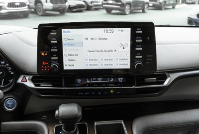 2022 Toyota Sienna LE 8 Passenger