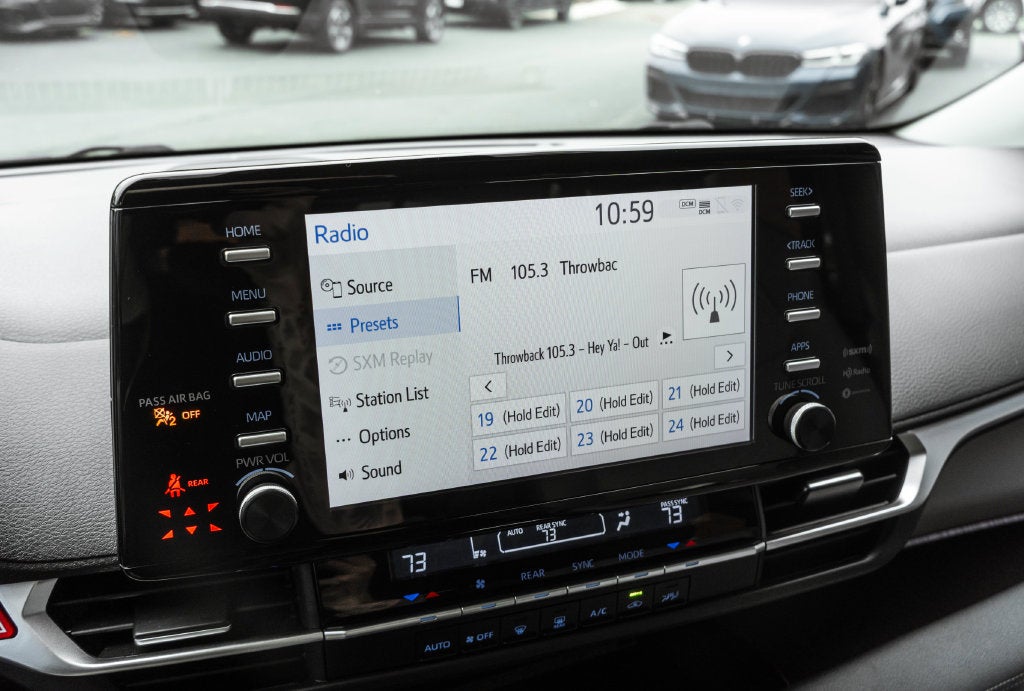 2022 Toyota Sienna LE 8 Passenger