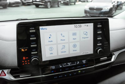 2022 Toyota Sienna LE 8 Passenger