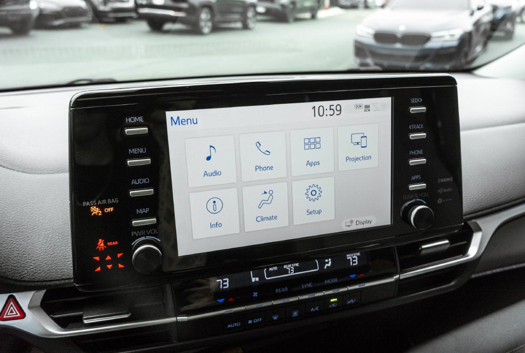 2022 Toyota Sienna LE 8 Passenger