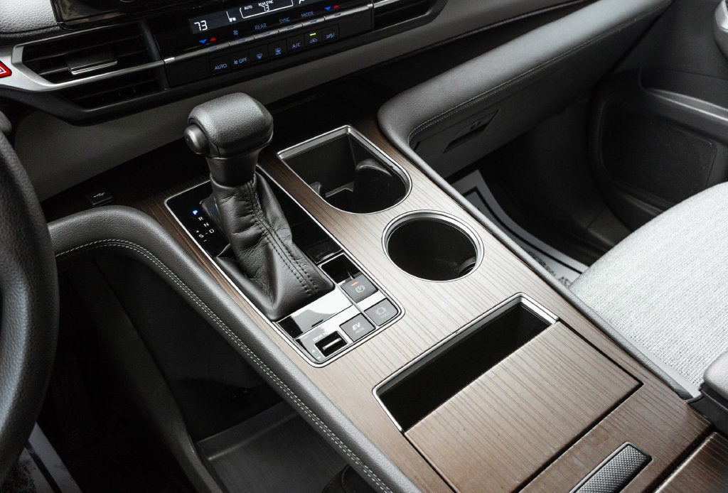 2022 Toyota Sienna LE 8 Passenger