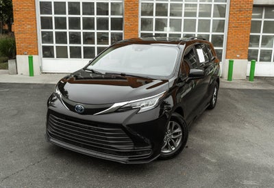 2022 Toyota Sienna LE 8 Passenger
