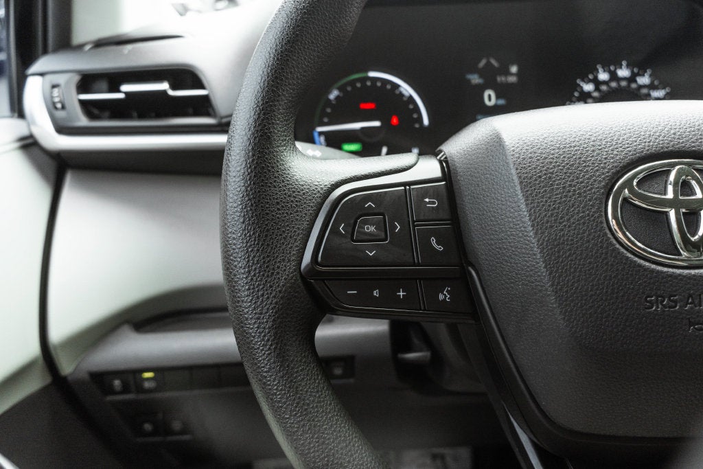 2022 Toyota Sienna LE 8 Passenger