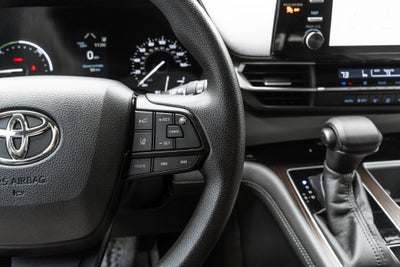 2022 Toyota Sienna LE 8 Passenger