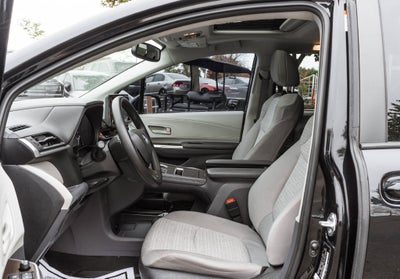 2022 Toyota Sienna LE 8 Passenger