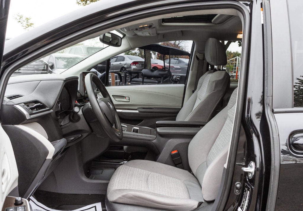 2022 Toyota Sienna LE 8 Passenger
