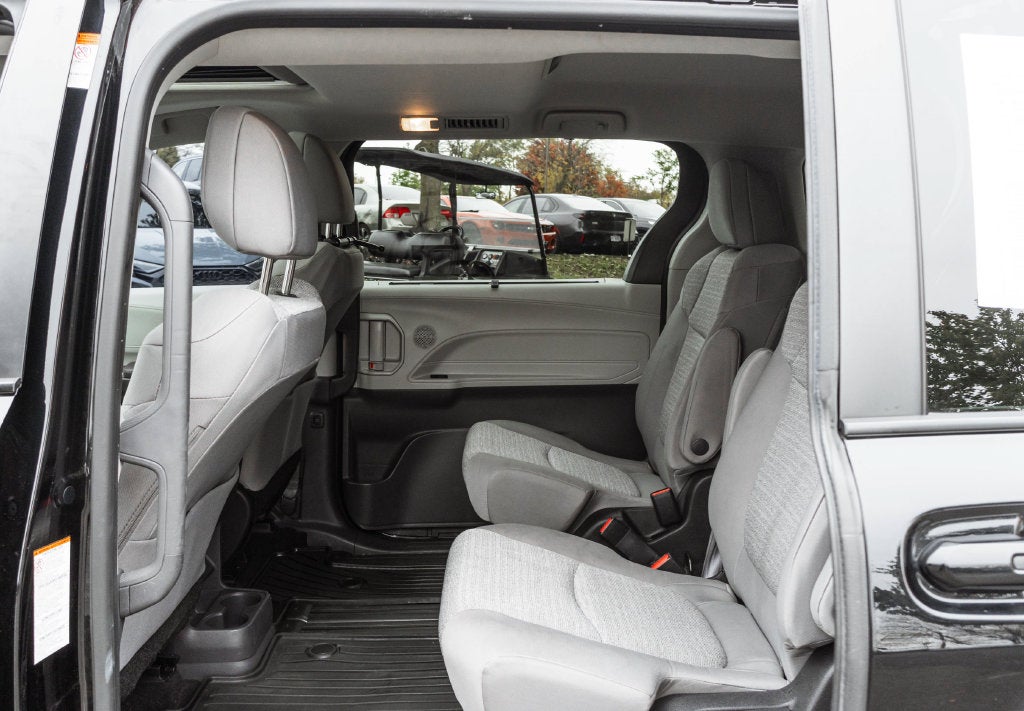 2022 Toyota Sienna LE 8 Passenger