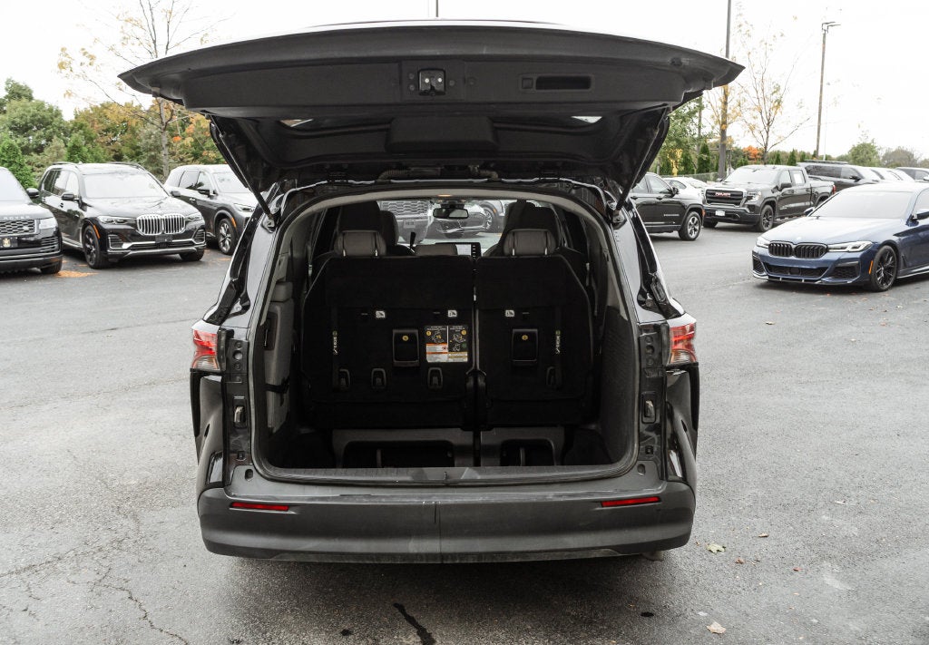 2022 Toyota Sienna LE 8 Passenger
