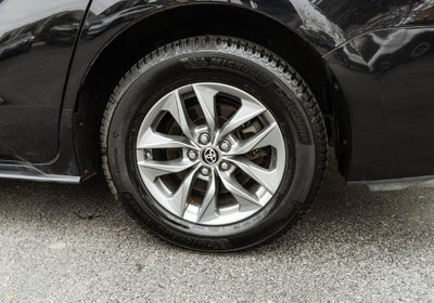 2022 Toyota Sienna LE 8 Passenger