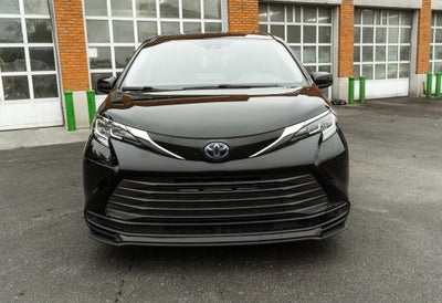 2022 Toyota Sienna LE 8 Passenger