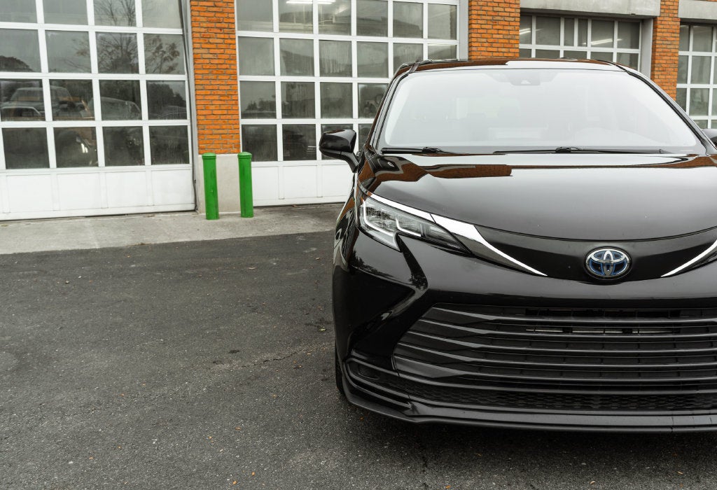 2022 Toyota Sienna LE 8 Passenger