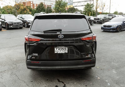 2022 Toyota Sienna LE 8 Passenger