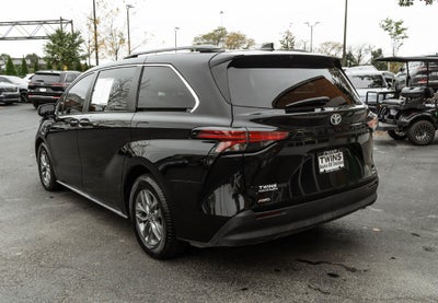 2022 Toyota Sienna LE 8 Passenger