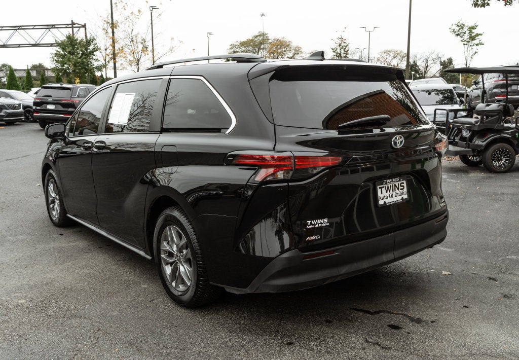 2022 Toyota Sienna LE 8 Passenger