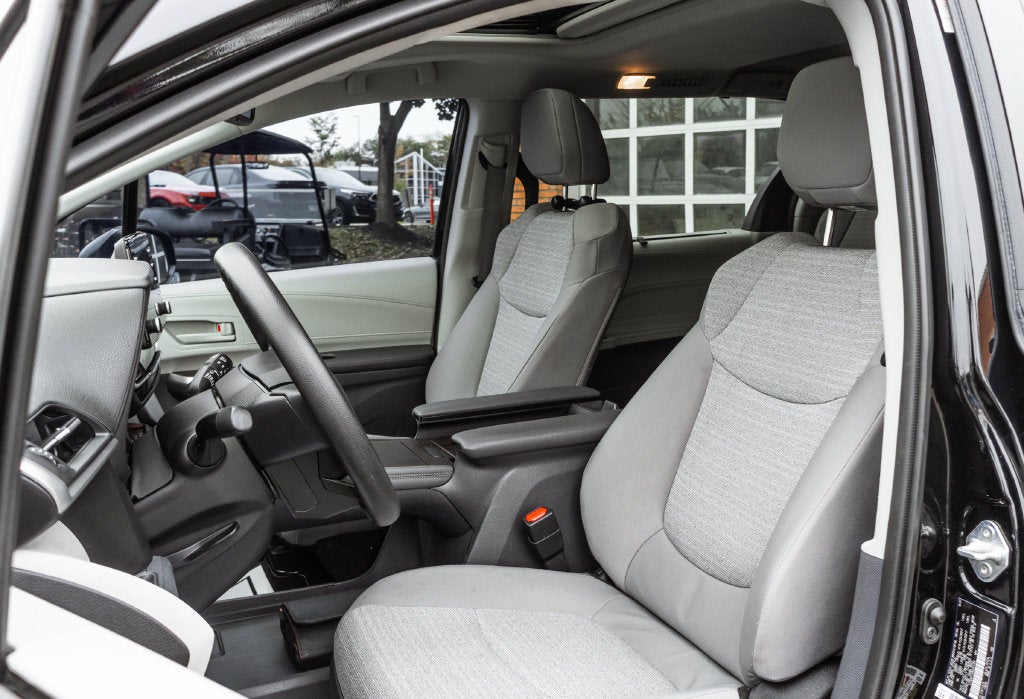 2022 Toyota Sienna LE 8 Passenger