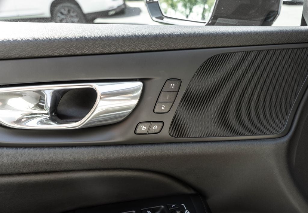 2024 Volvo S60 B5 Core Dark Theme