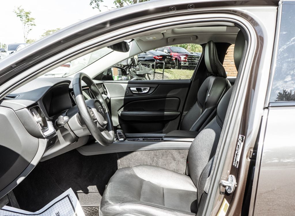 2024 Volvo S60 B5 Core Dark Theme