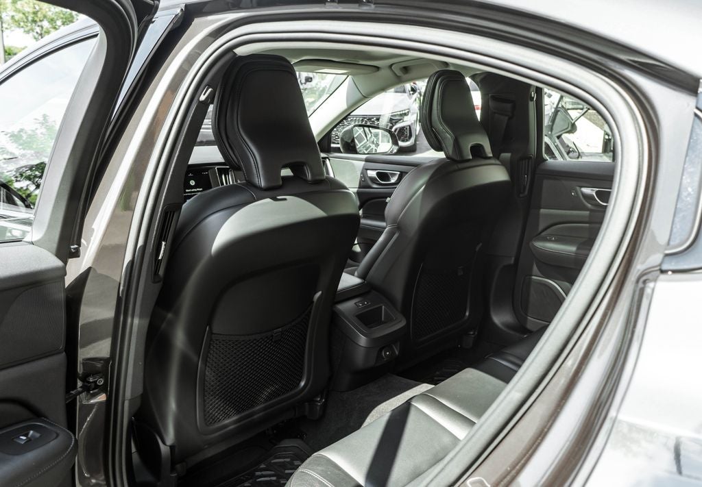 2024 Volvo S60 B5 Core Dark Theme