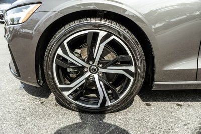 2024 Volvo S60 B5 Core Dark Theme