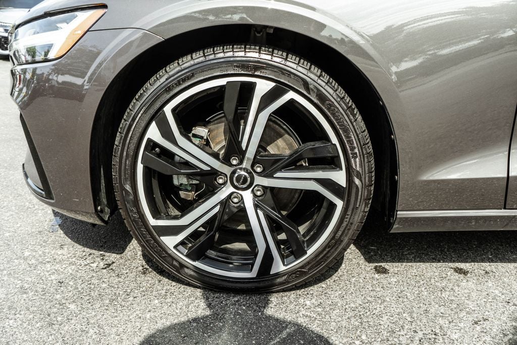 2024 Volvo S60 B5 Core Dark Theme