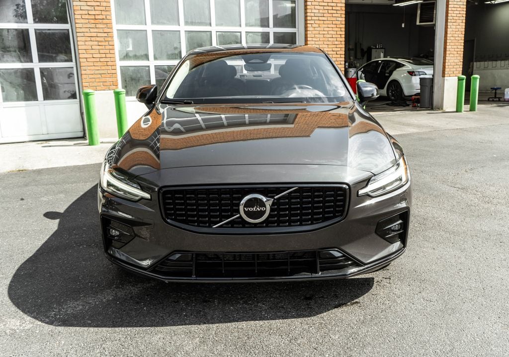 2024 Volvo S60 B5 Core Dark Theme