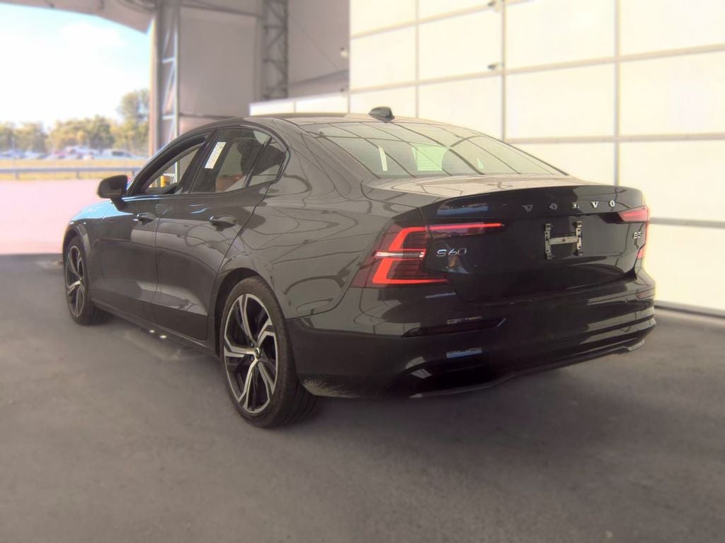 2024 Volvo S60 B5 Core Dark Theme