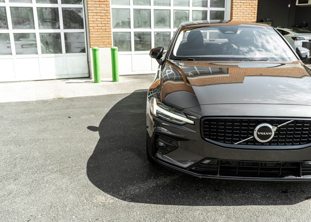 2024 Volvo S60 B5 Core Dark Theme