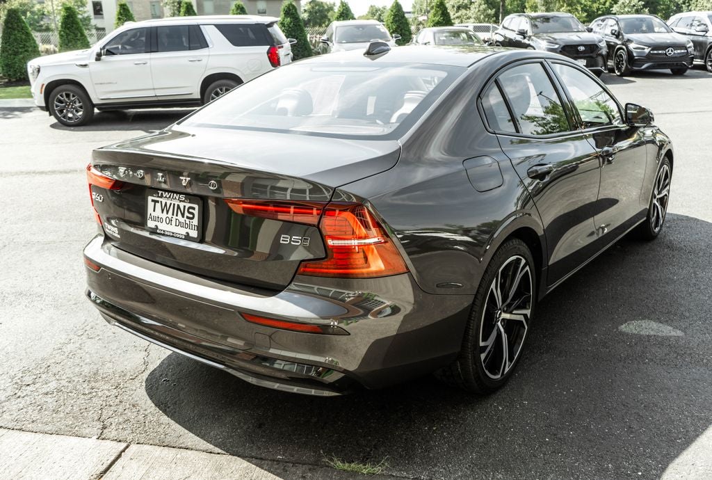 2024 Volvo S60 B5 Core Dark Theme