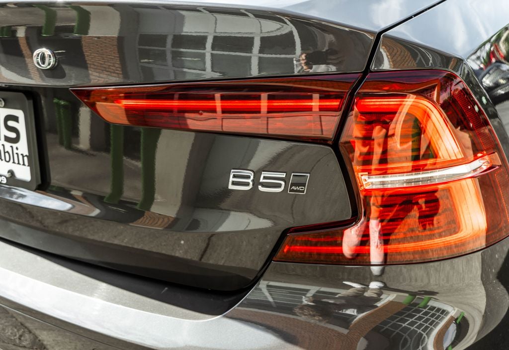 2024 Volvo S60 B5 Core Dark Theme