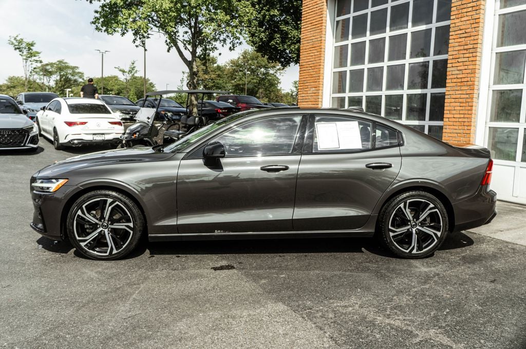 2024 Volvo S60 B5 Core Dark Theme