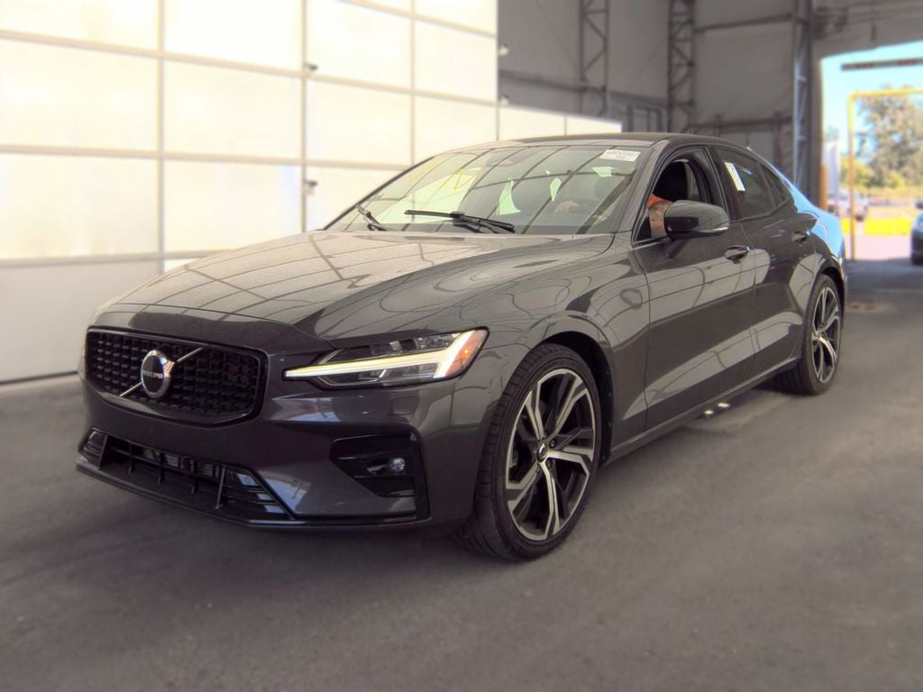 2024 Volvo S60 B5 Core Dark Theme