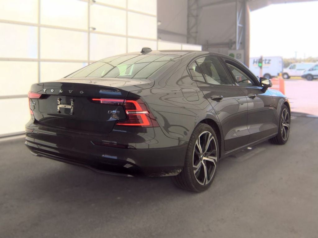 2024 Volvo S60 B5 Core Dark Theme