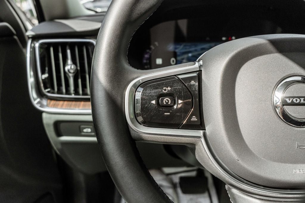 2023 Volvo S60 B5 Plus Dark Theme