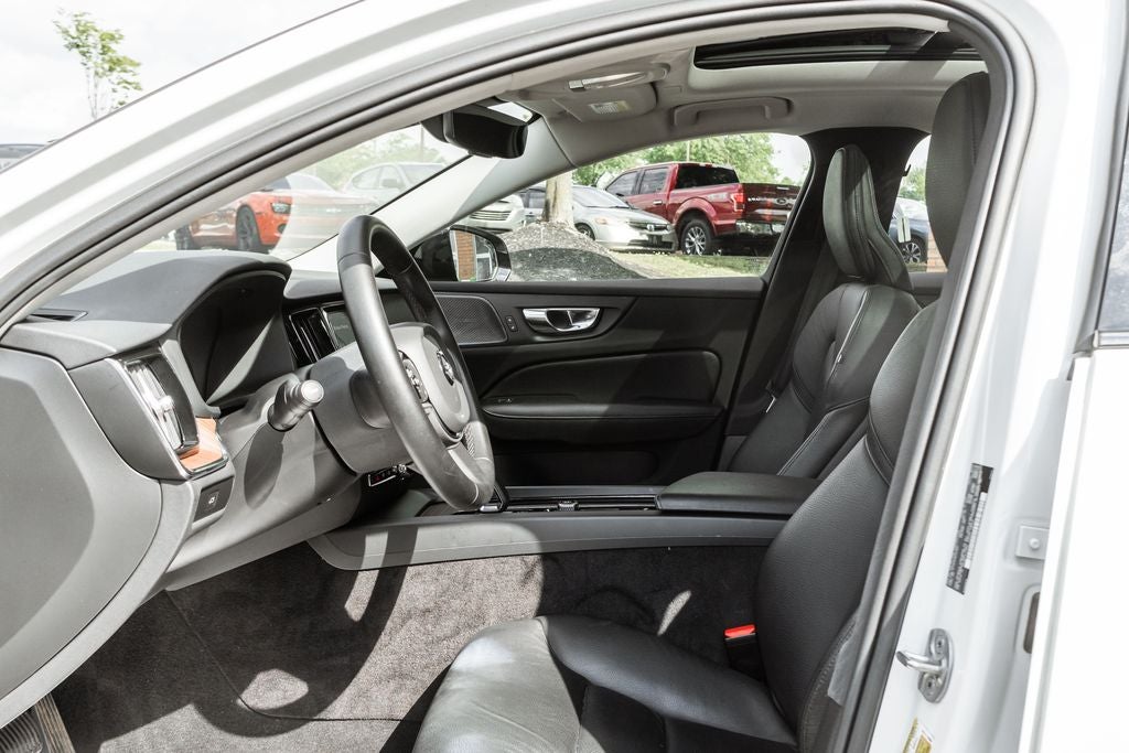 2023 Volvo S60 B5 Plus Dark Theme