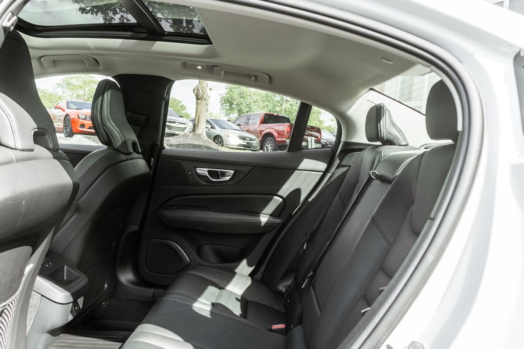 2023 Volvo S60 B5 Plus Dark Theme