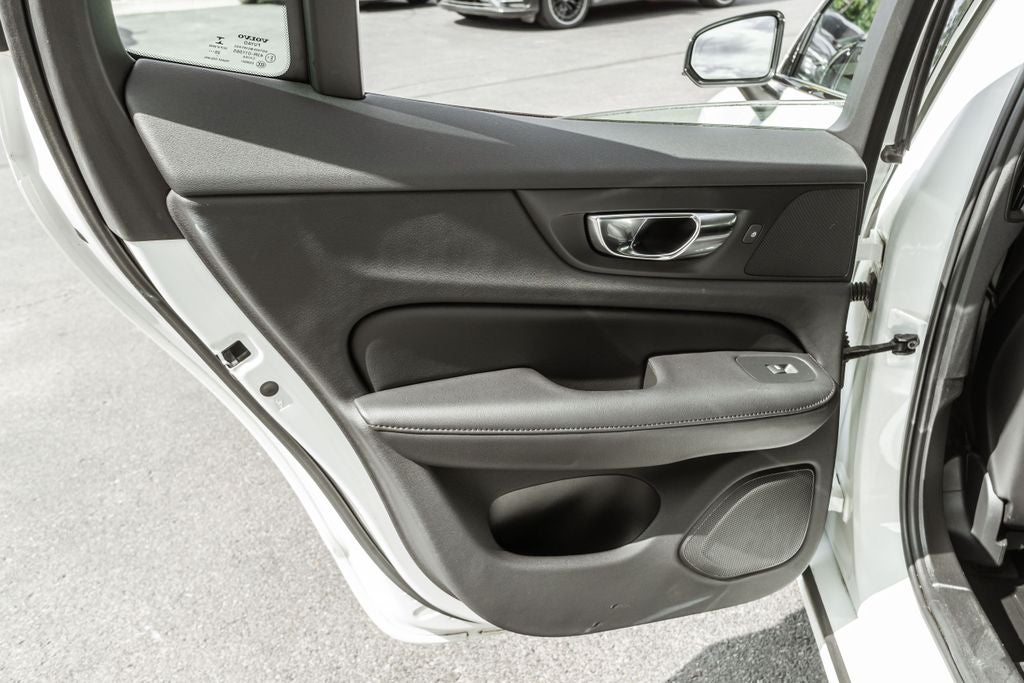 2023 Volvo S60 B5 Plus Dark Theme