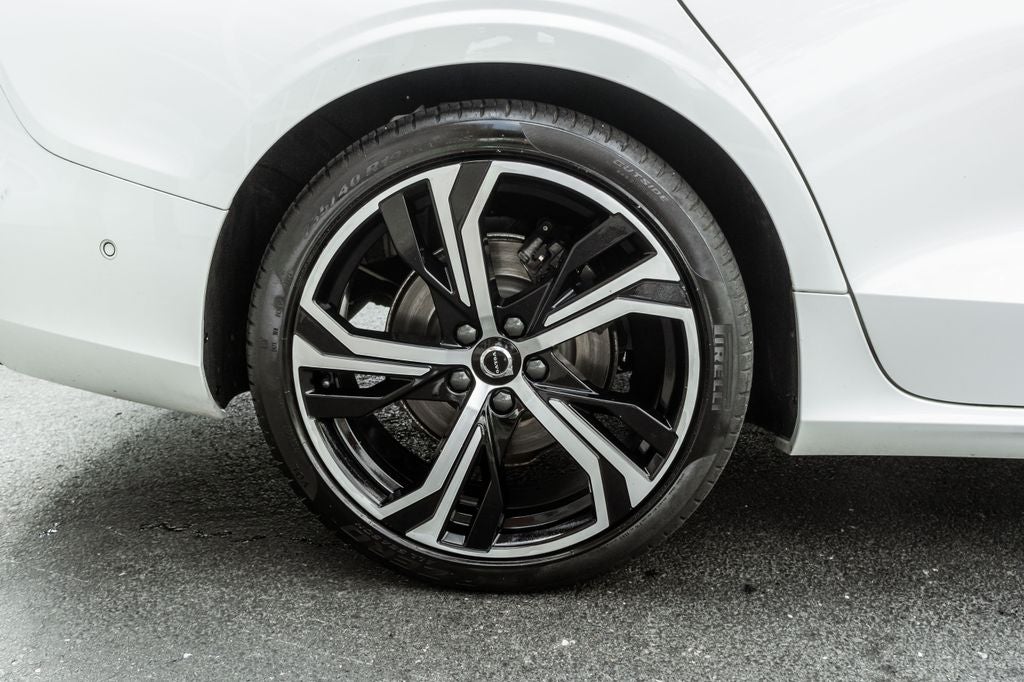 2023 Volvo S60 B5 Plus Dark Theme