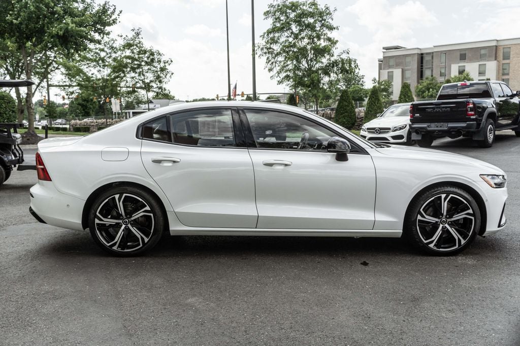 2023 Volvo S60 B5 Plus Dark Theme