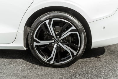 2023 Volvo S60 B5 Plus Dark Theme