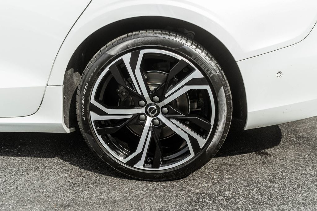 2023 Volvo S60 B5 Plus Dark Theme