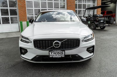 2023 Volvo S60 B5 Plus Dark Theme