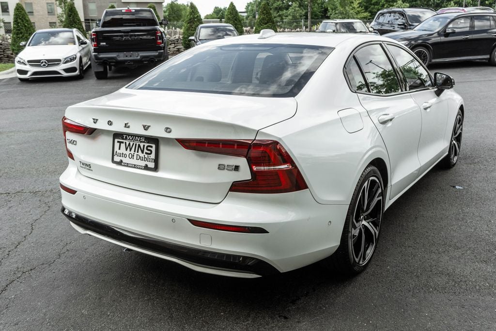 2023 Volvo S60 B5 Plus Dark Theme