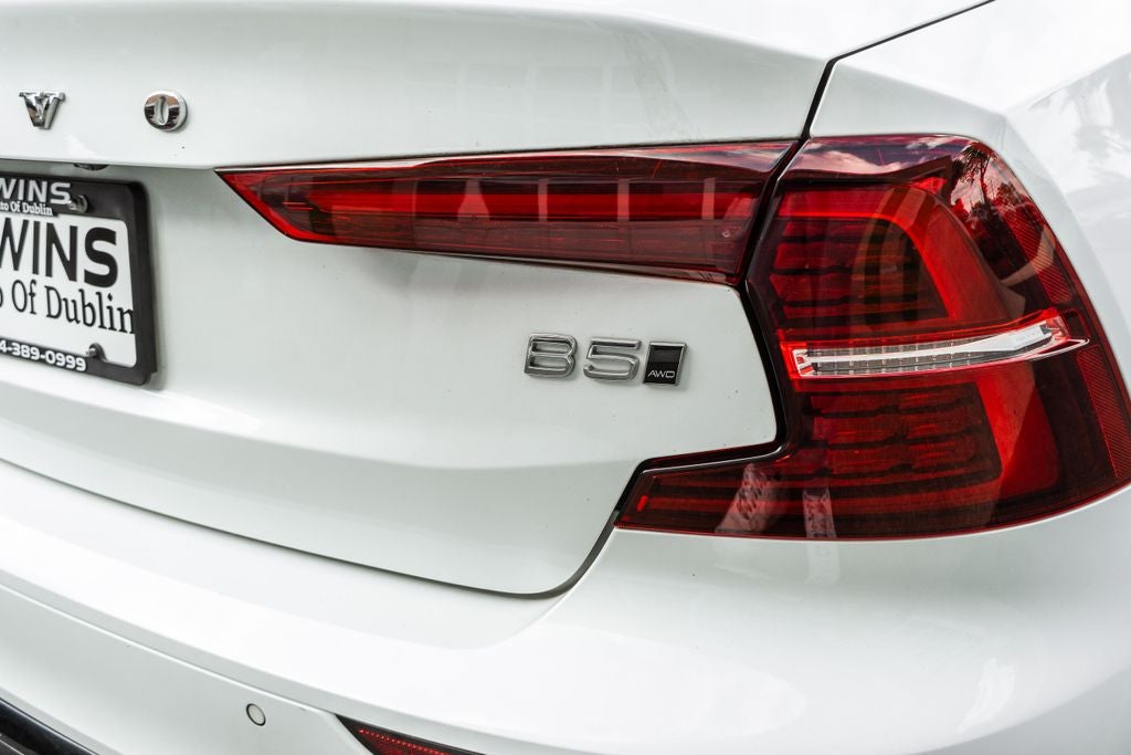 2023 Volvo S60 B5 Plus Dark Theme