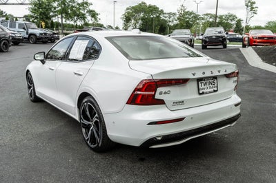 2023 Volvo S60 B5 Plus Dark Theme